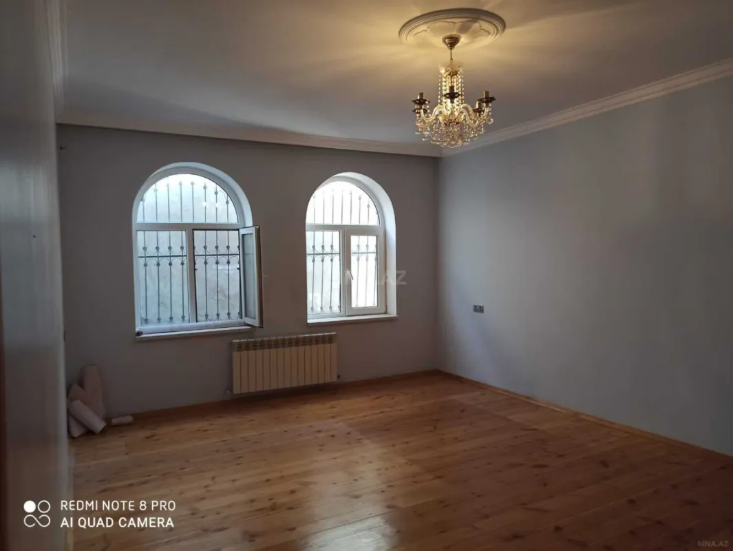 Satılır 8 otaqlı həyət evi 300 m²