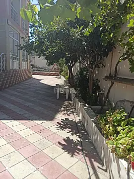 Satılır 8 otaqlı həyət evi 300 m²