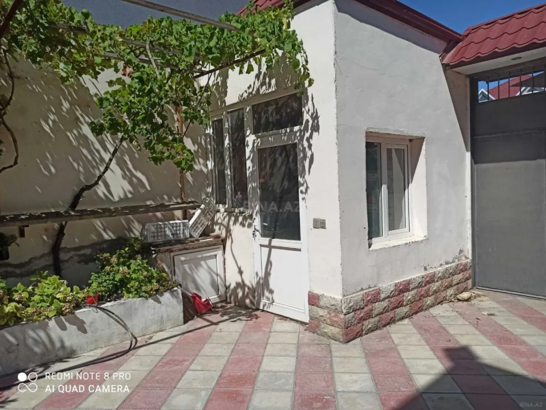 Satılır 8 otaqlı həyət evi 300 m²