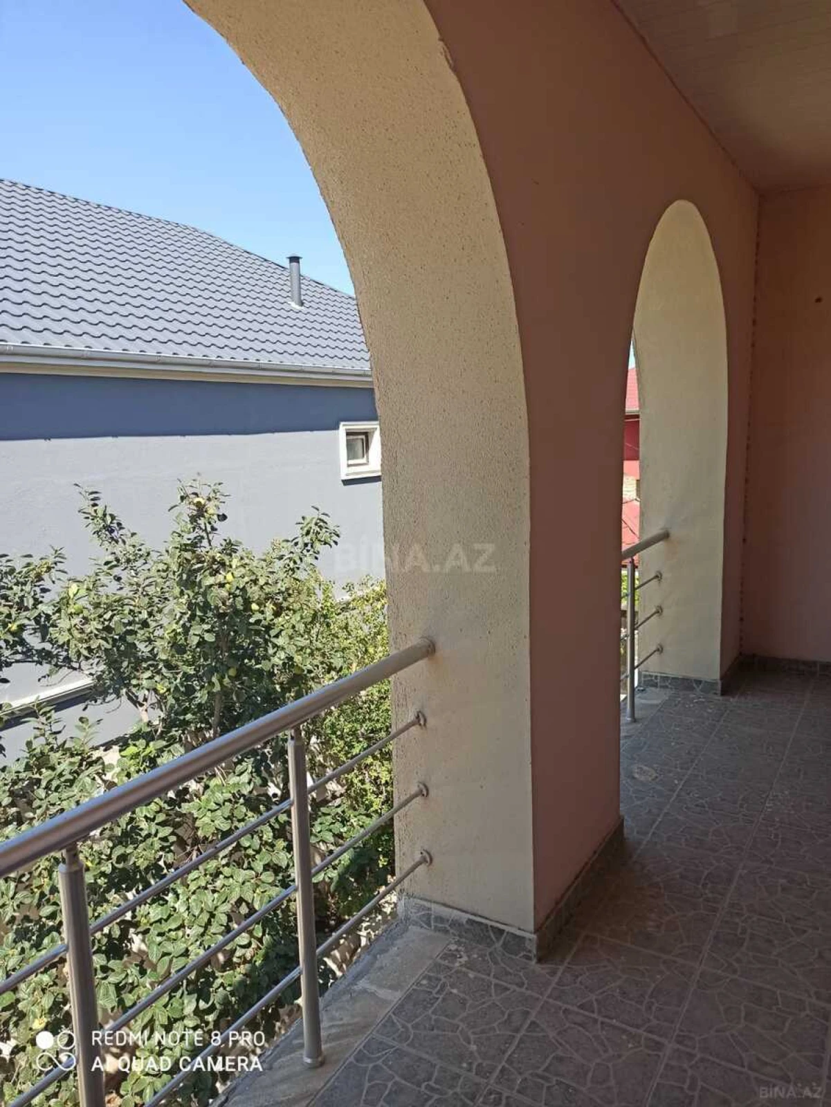Satılır 8 otaqlı həyət evi 300 m²