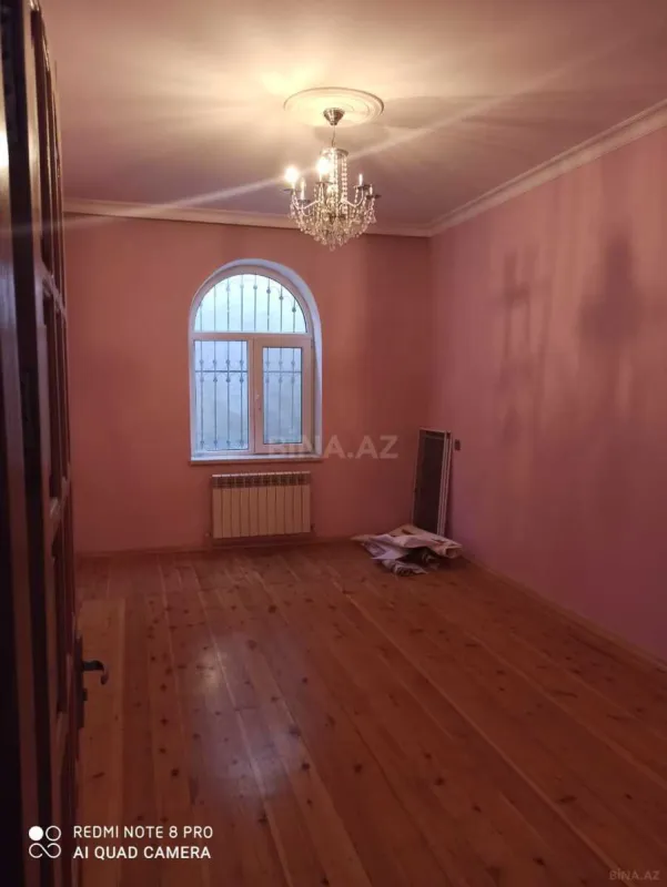 Satılır 8 otaqlı həyət evi 300 m²