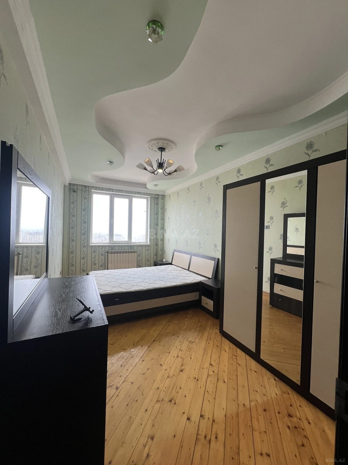 Satılır 2 otaqlı mənzil 76 m²