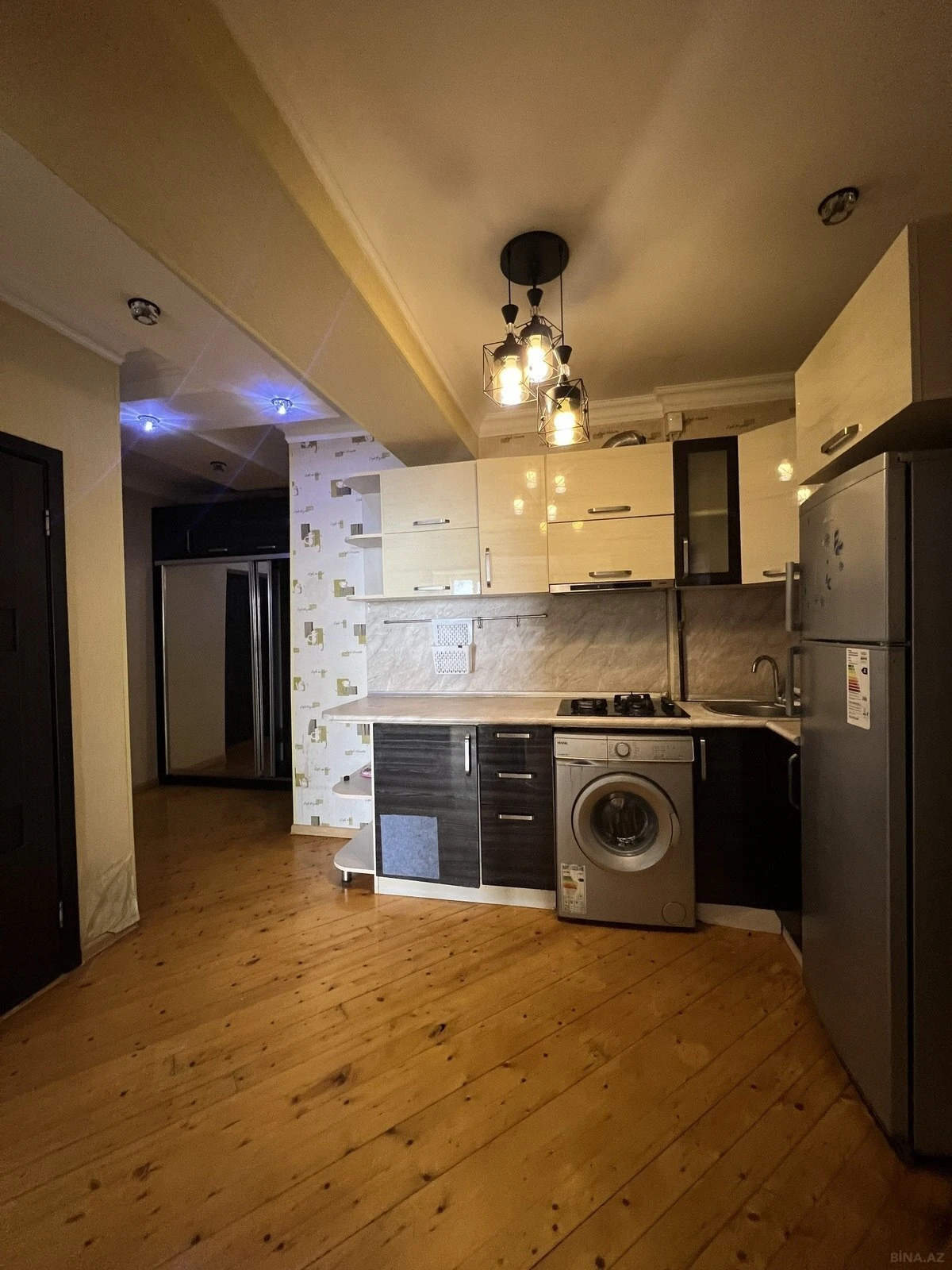 Satılır 2 otaqlı mənzil 76 m²