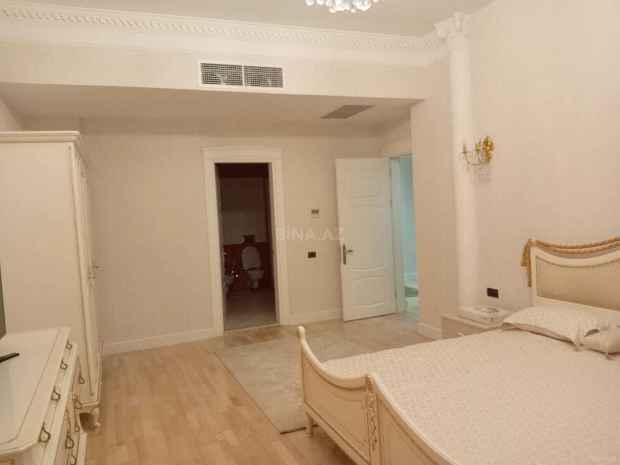 Kirayə verilir 4 otaqlı mənzil 230 m²