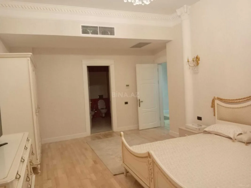 Kirayə verilir 4 otaqlı mənzil 230 m²