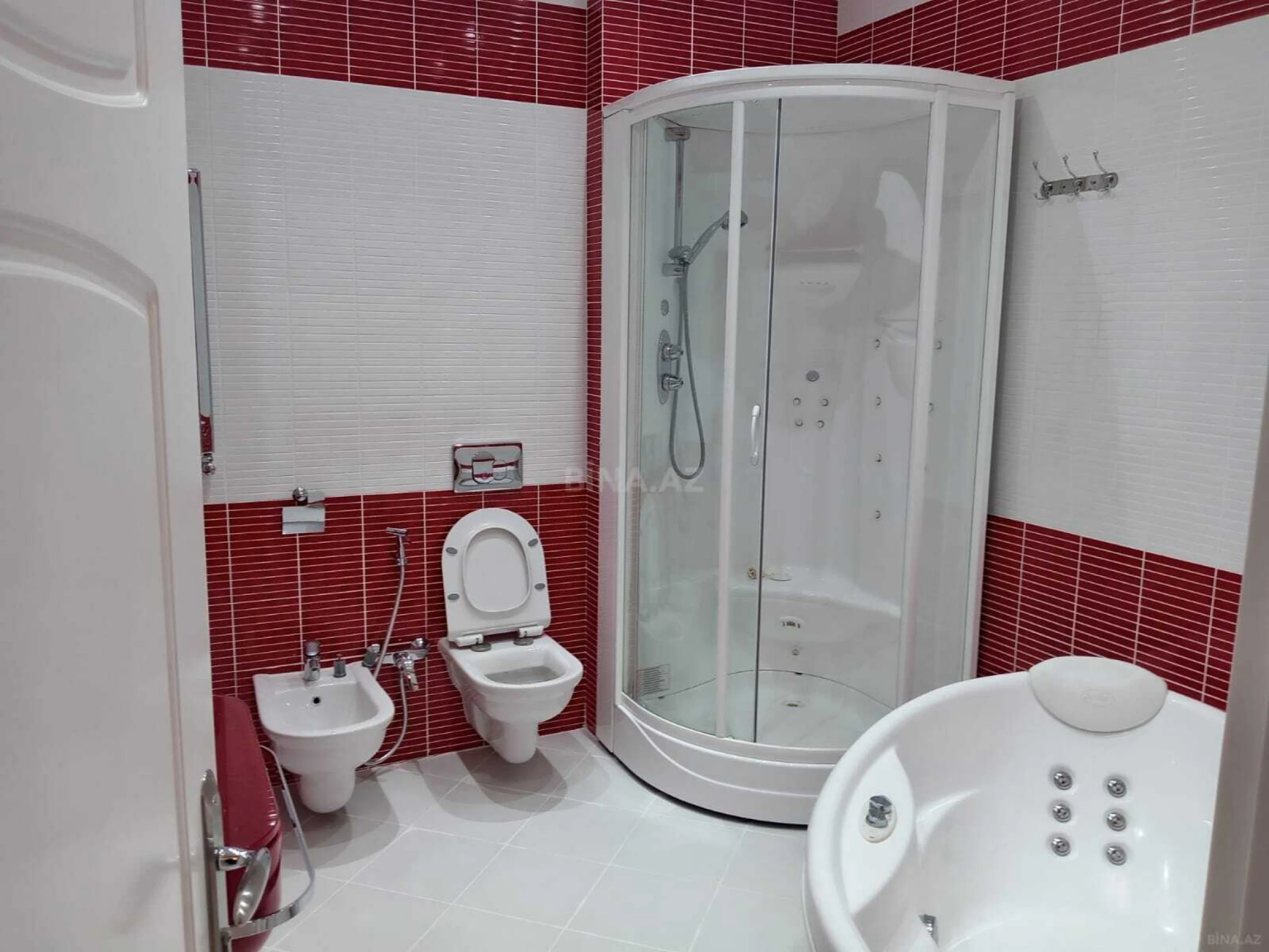 Kirayə verilir 4 otaqlı mənzil 230 m²