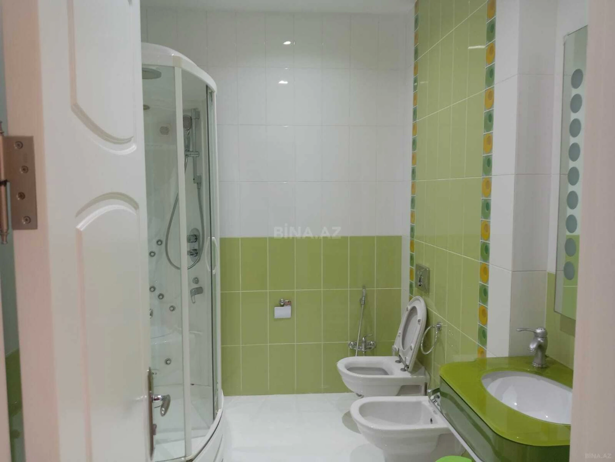 Kirayə verilir 4 otaqlı mənzil 230 m²