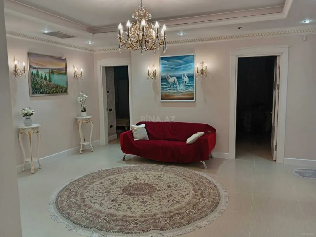 Kirayə verilir 4 otaqlı mənzil 230 m²