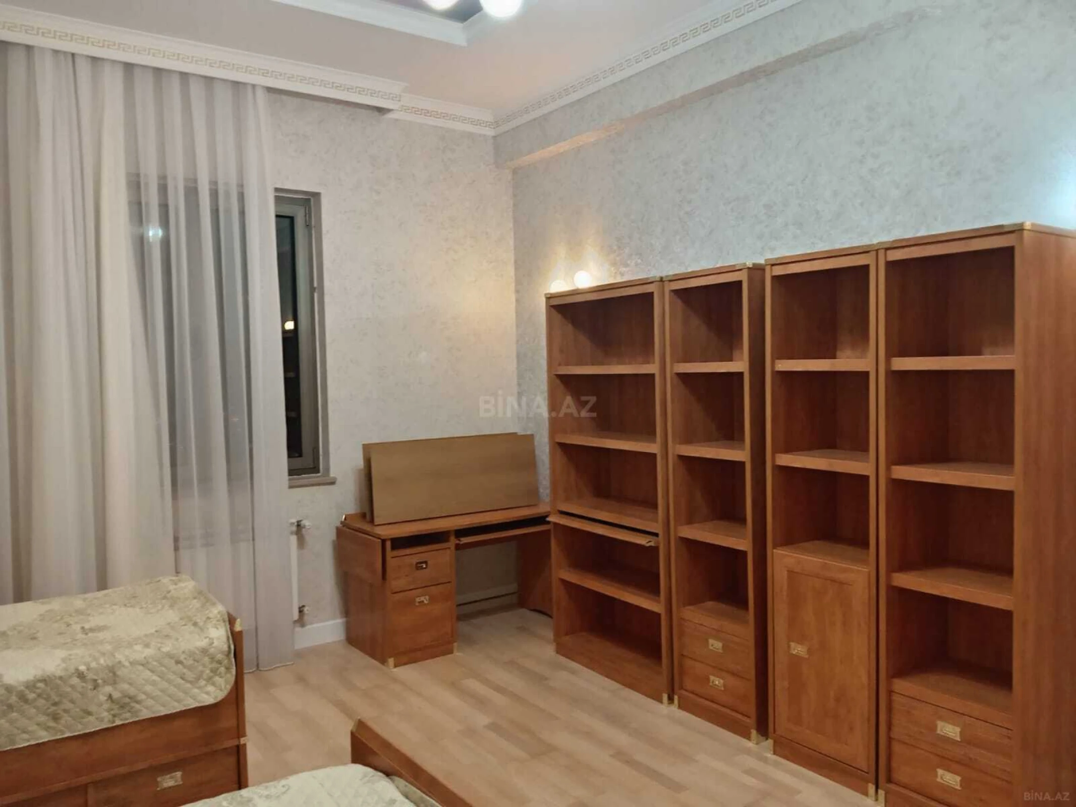 Kirayə verilir 4 otaqlı mənzil 230 m²