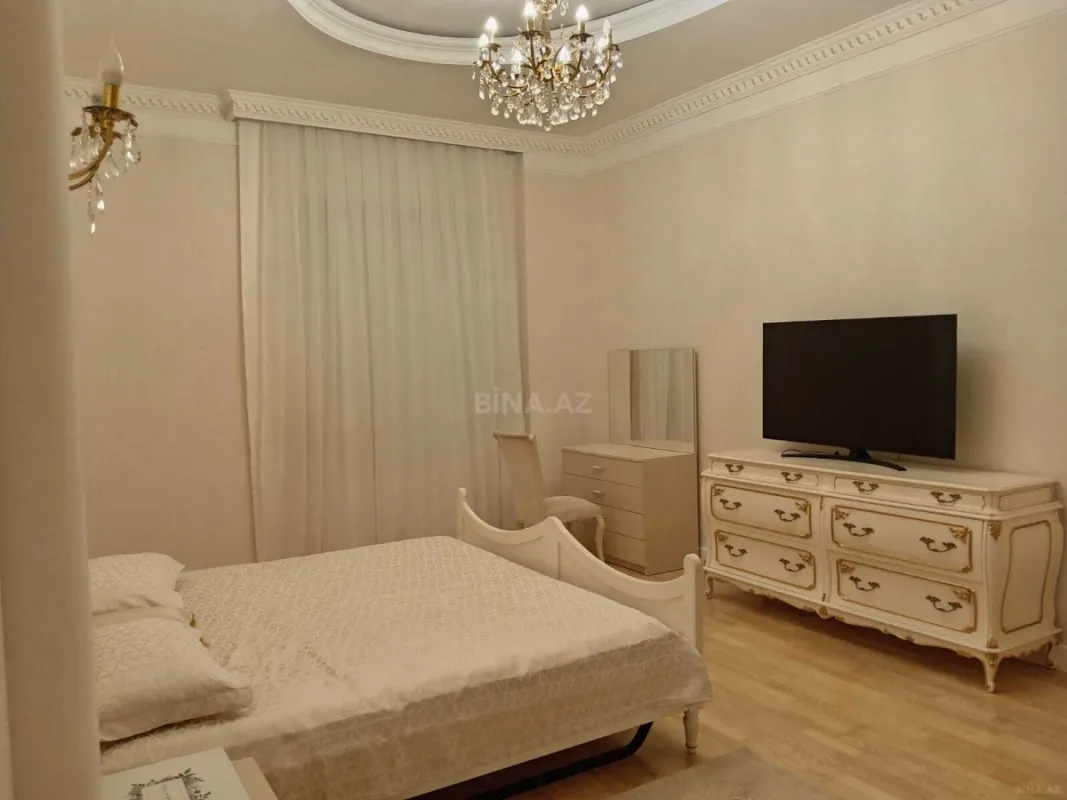 Kirayə verilir 4 otaqlı mənzil 230 m²