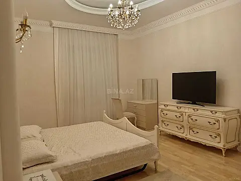Kirayə verilir 4 otaqlı mənzil 230 m²