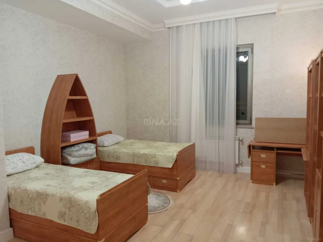Kirayə verilir 4 otaqlı mənzil 230 m²