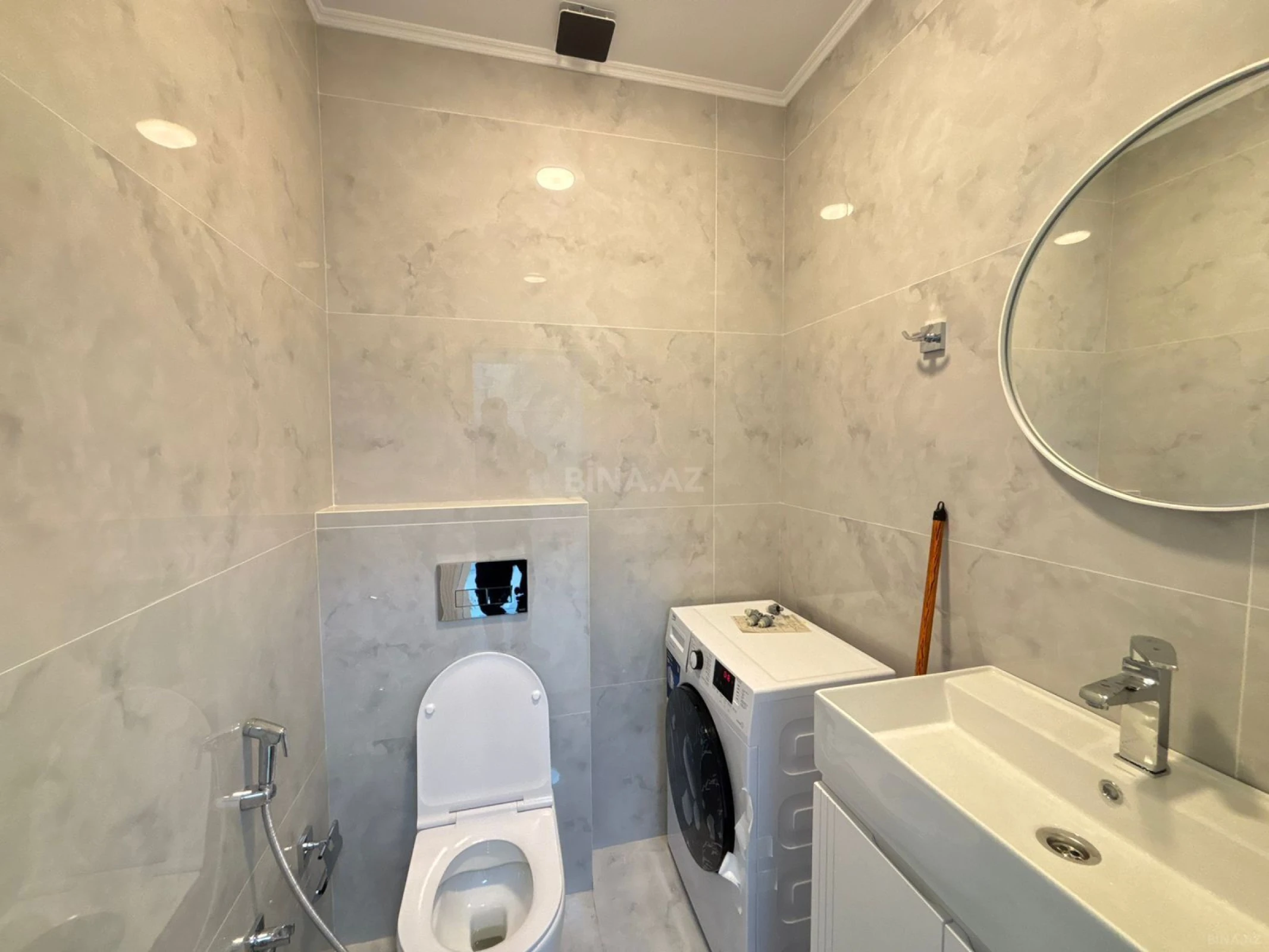 Kirayə verilir 3 otaqlı mənzil 141 m²