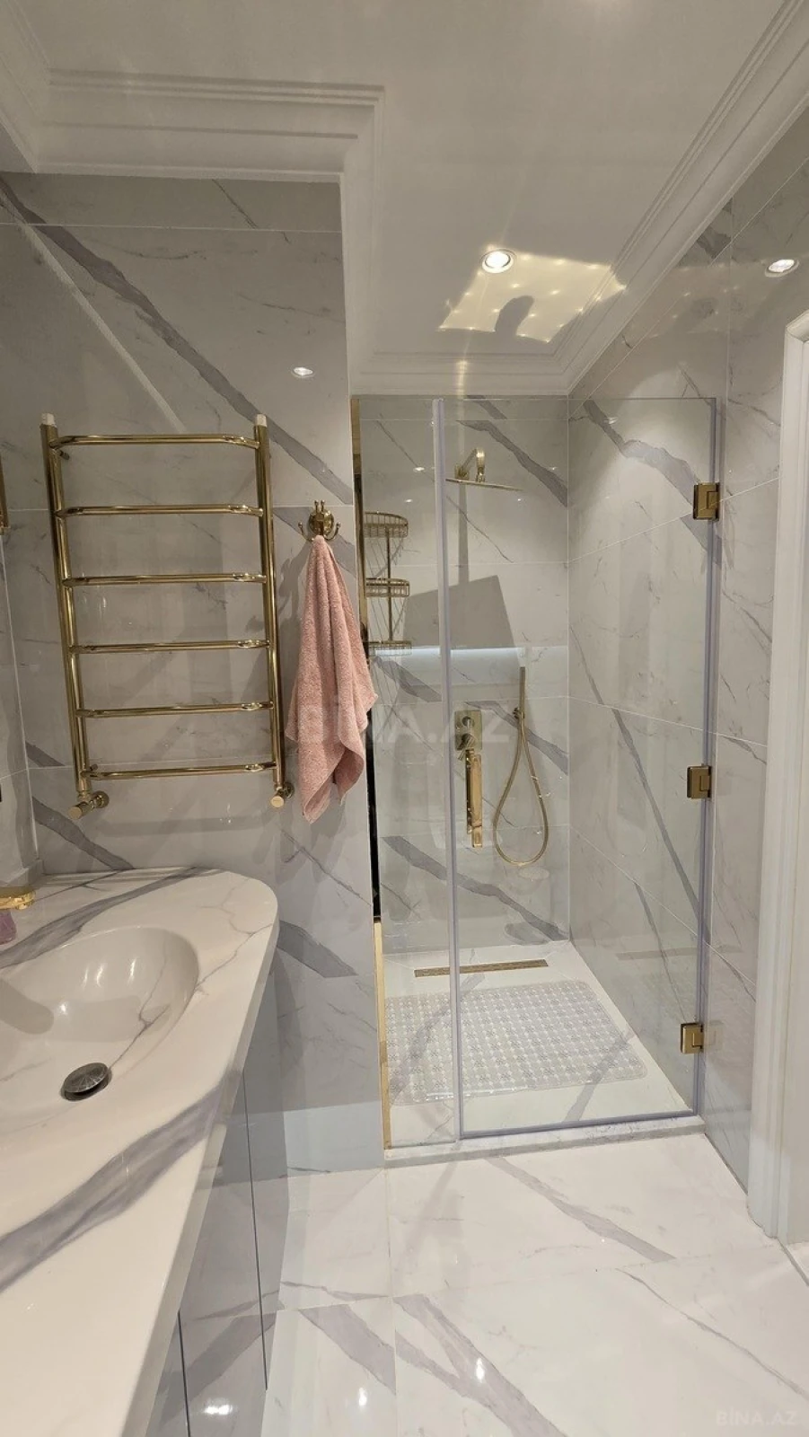 Kirayə verilir 2 otaqlı mənzil 100 m²