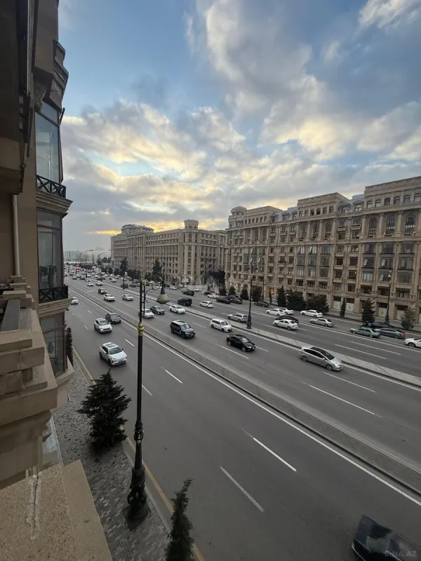 Satılır 3 otaqlı mənzil 105 m²