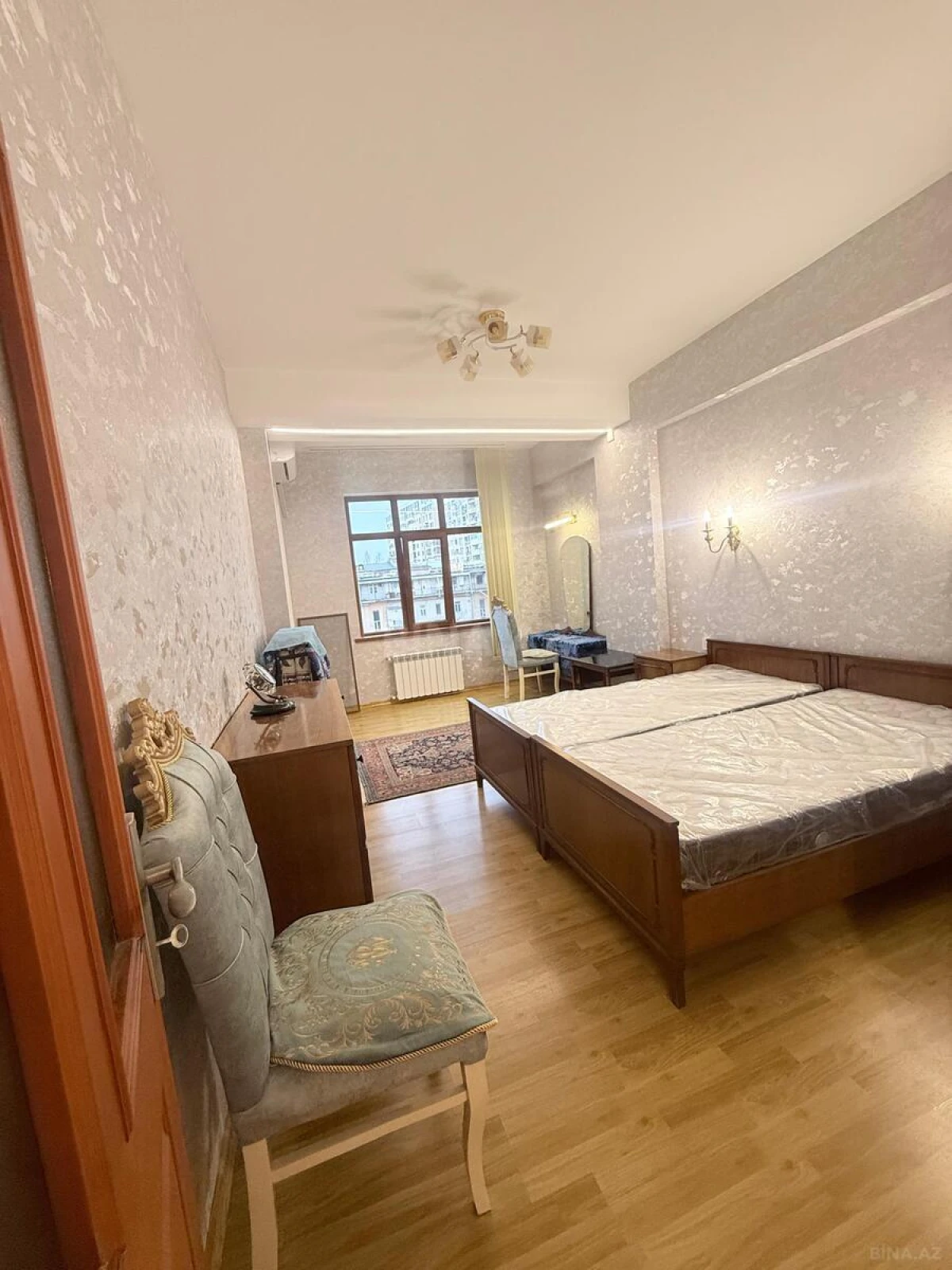 Satılır 3 otaqlı mənzil 105 m²