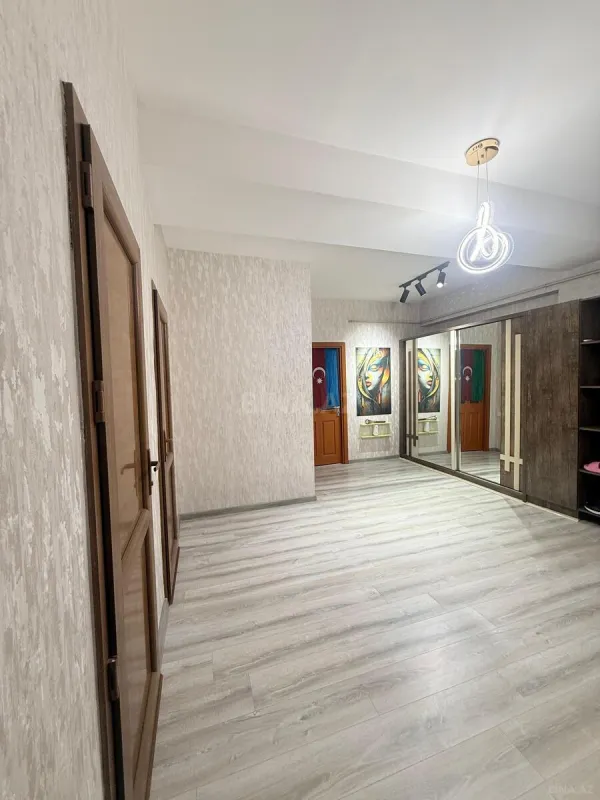 Satılır 3 otaqlı mənzil 105 m²