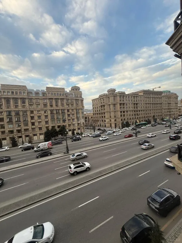 Satılır 3 otaqlı mənzil 105 m²