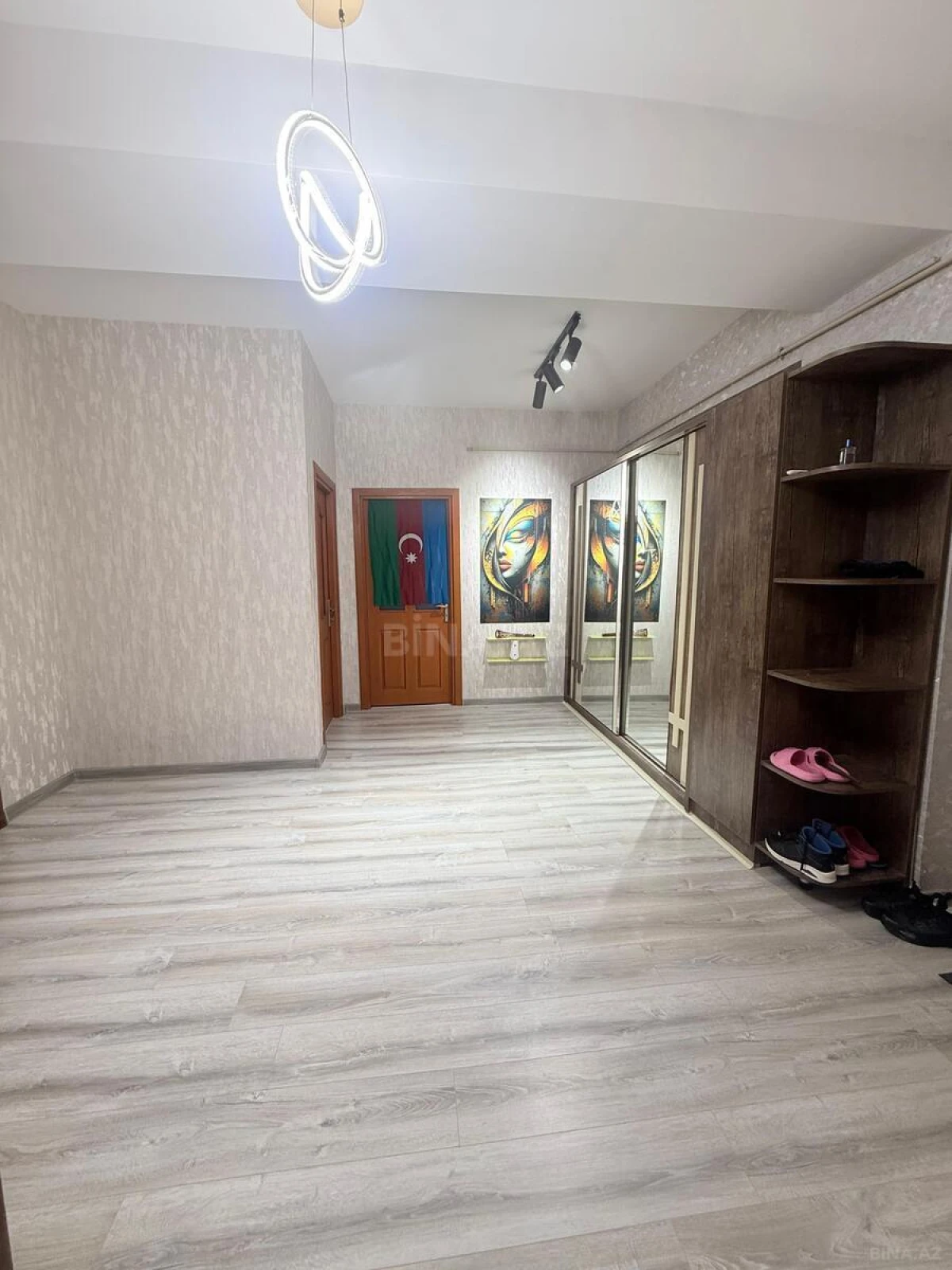 Satılır 3 otaqlı mənzil 105 m²