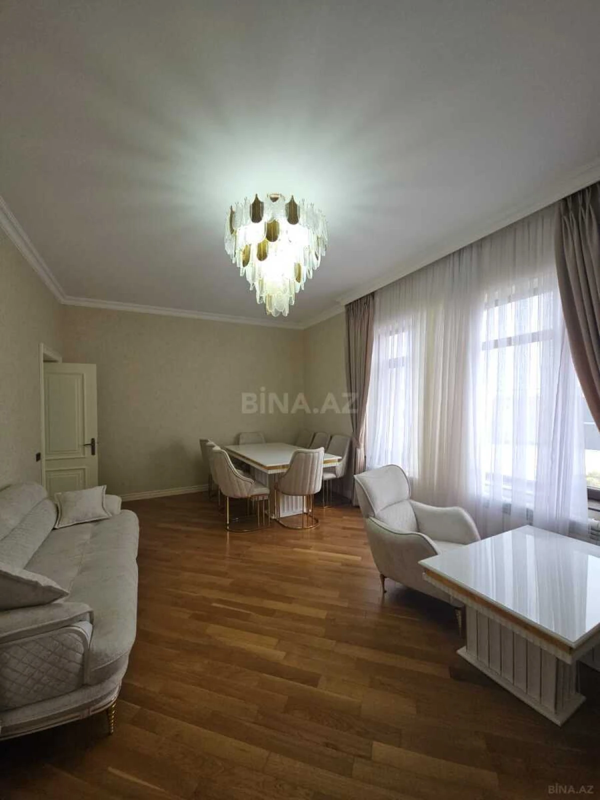 Satılır 5 otaqlı həyət evi 260 m²