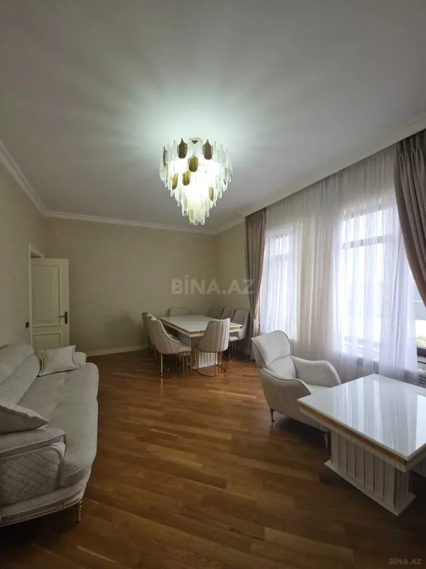 Satılır 5 otaqlı həyət evi 260 m²