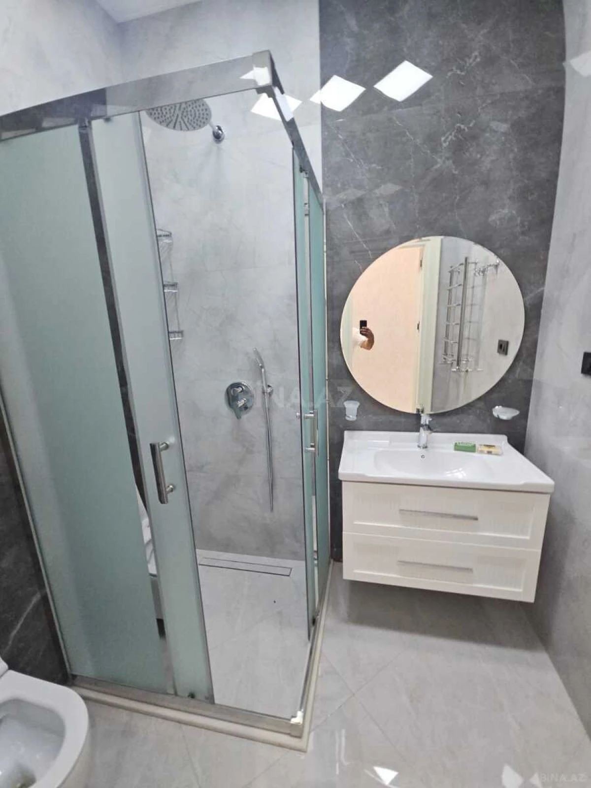 Satılır 5 otaqlı həyət evi 260 m²