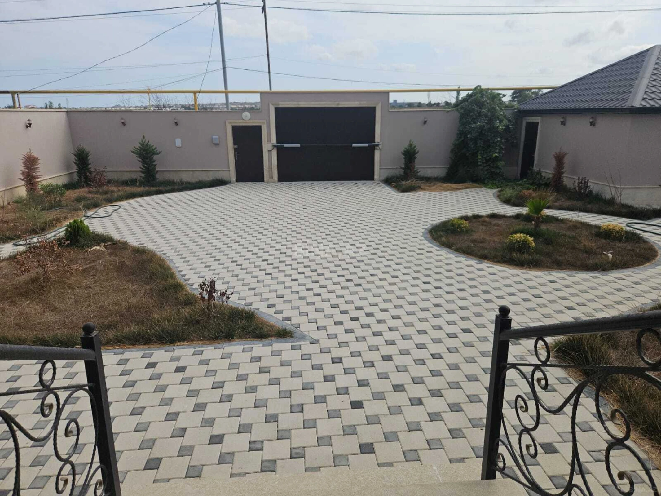 Satılır 5 otaqlı həyət evi 260 m²