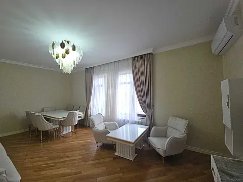 Satılır 5 otaqlı həyət evi 260 m²