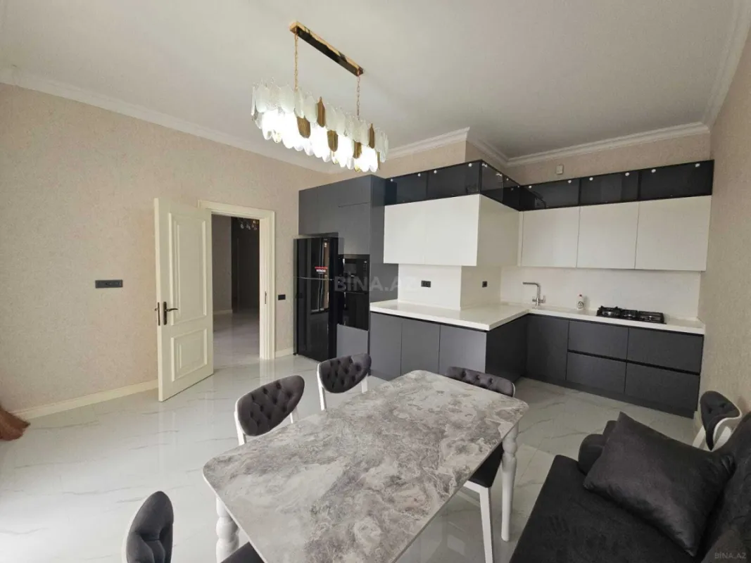 Satılır 5 otaqlı həyət evi 260 m²