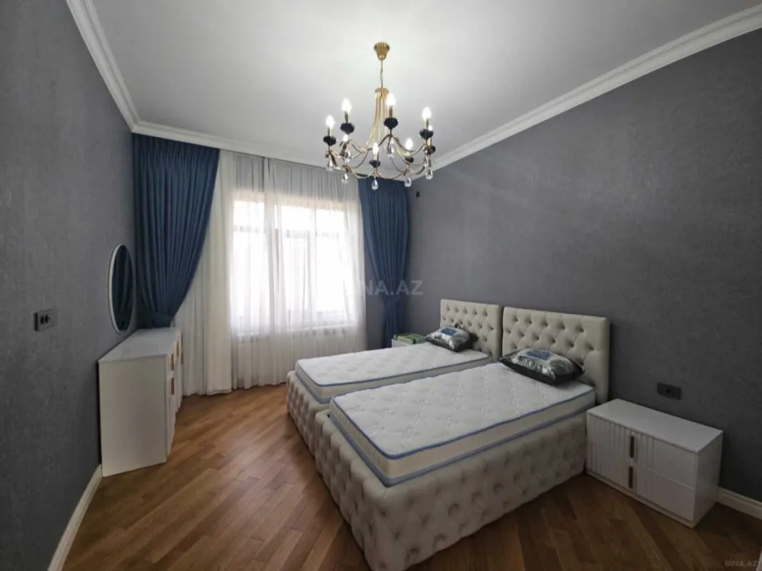 Satılır 5 otaqlı həyət evi 260 m²