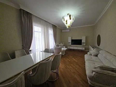 Satılır 5 otaqlı həyət evi 260 m²