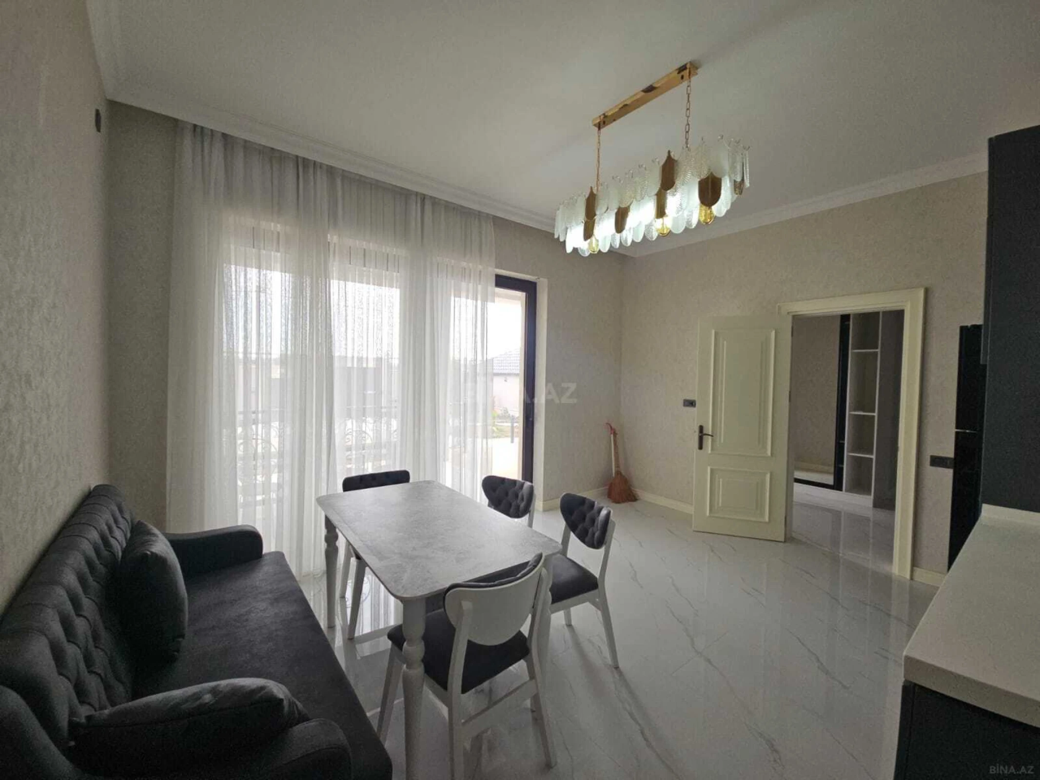 Satılır 5 otaqlı həyət evi 260 m²