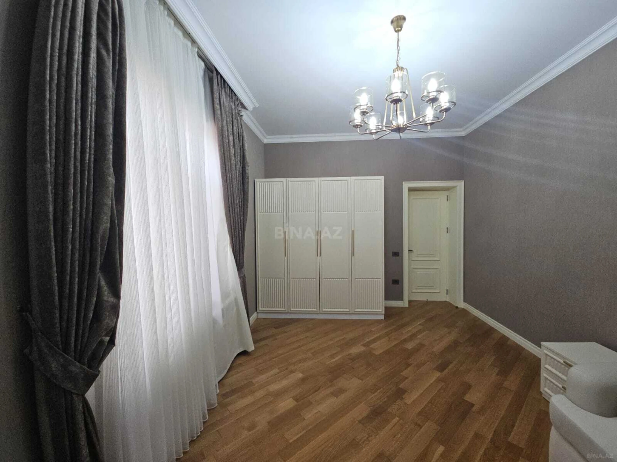 Satılır 5 otaqlı həyət evi 260 m²