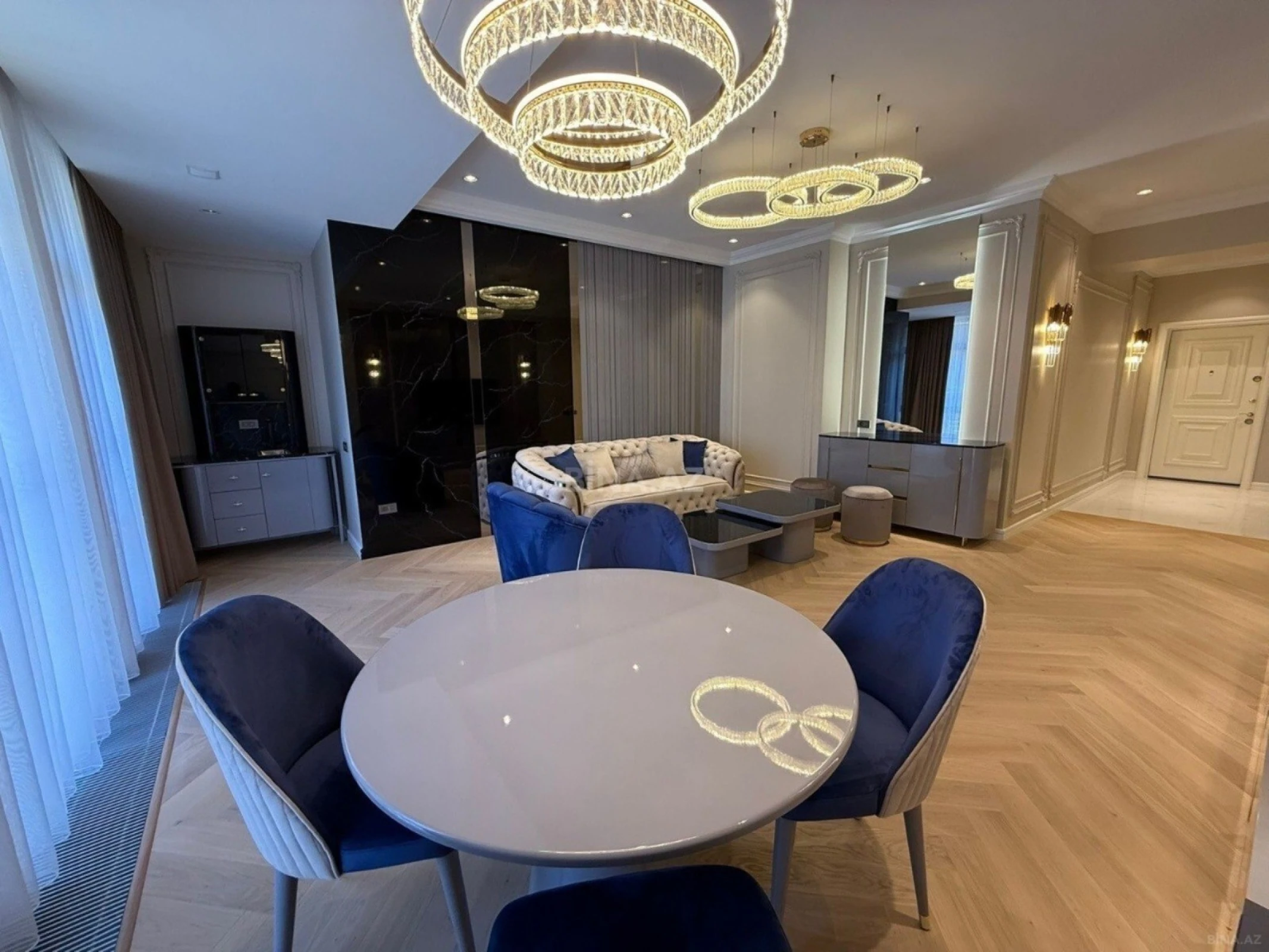 Kirayə verilir 2 otaqlı mənzil 97 m²