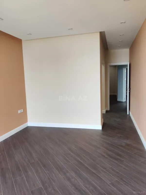 Satılır 4 otaqlı mənzil 139 m²