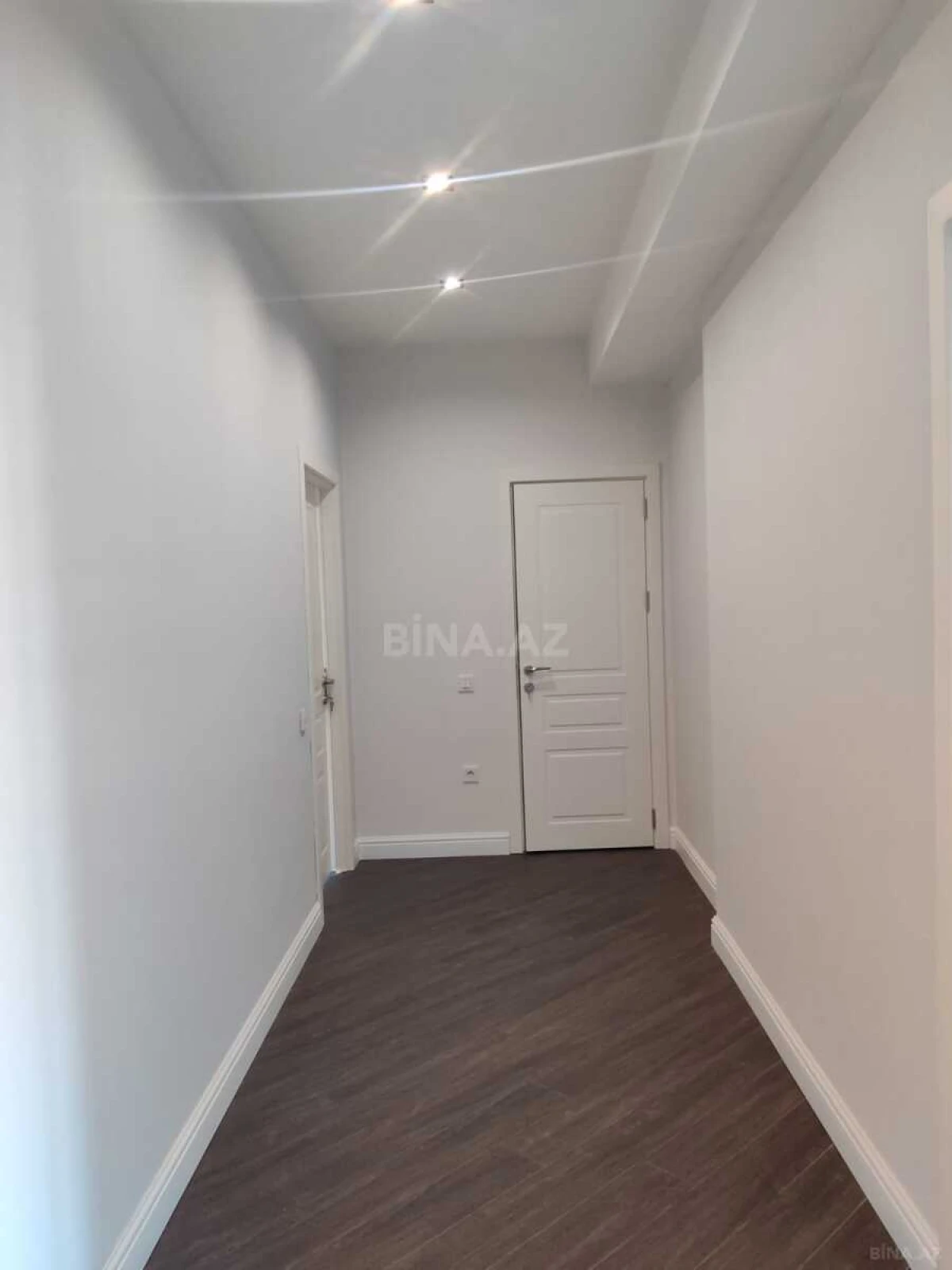 Satılır 4 otaqlı mənzil 139 m²