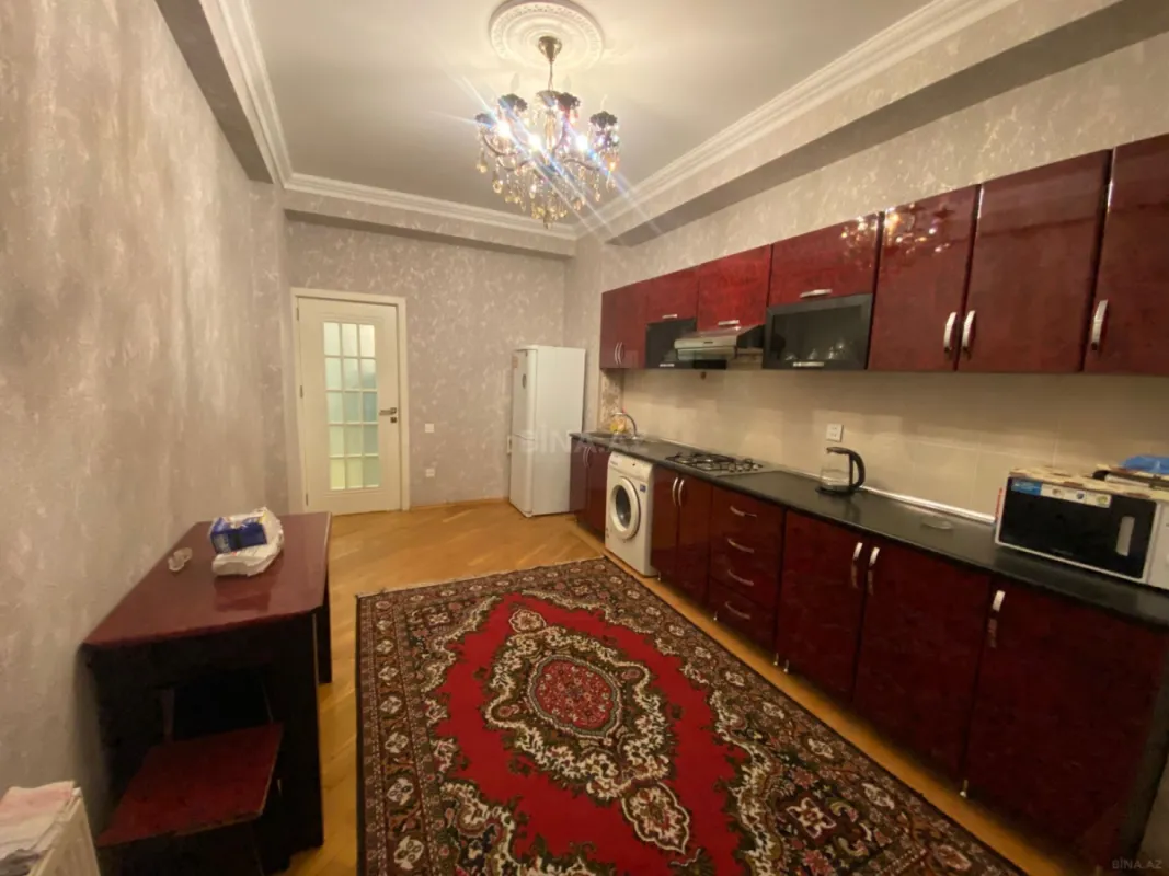 Kirayə verilir 2 otaqlı mənzil 120 m²