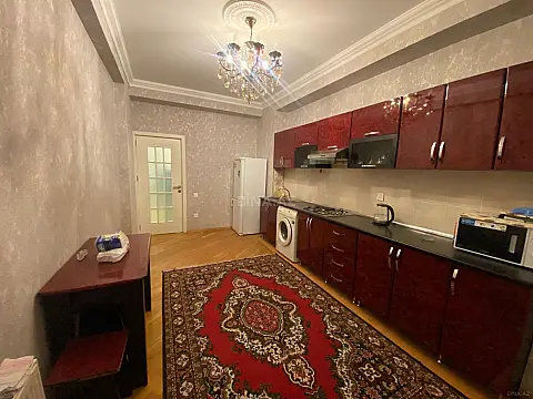 Kirayə verilir 2 otaqlı mənzil 120 m²