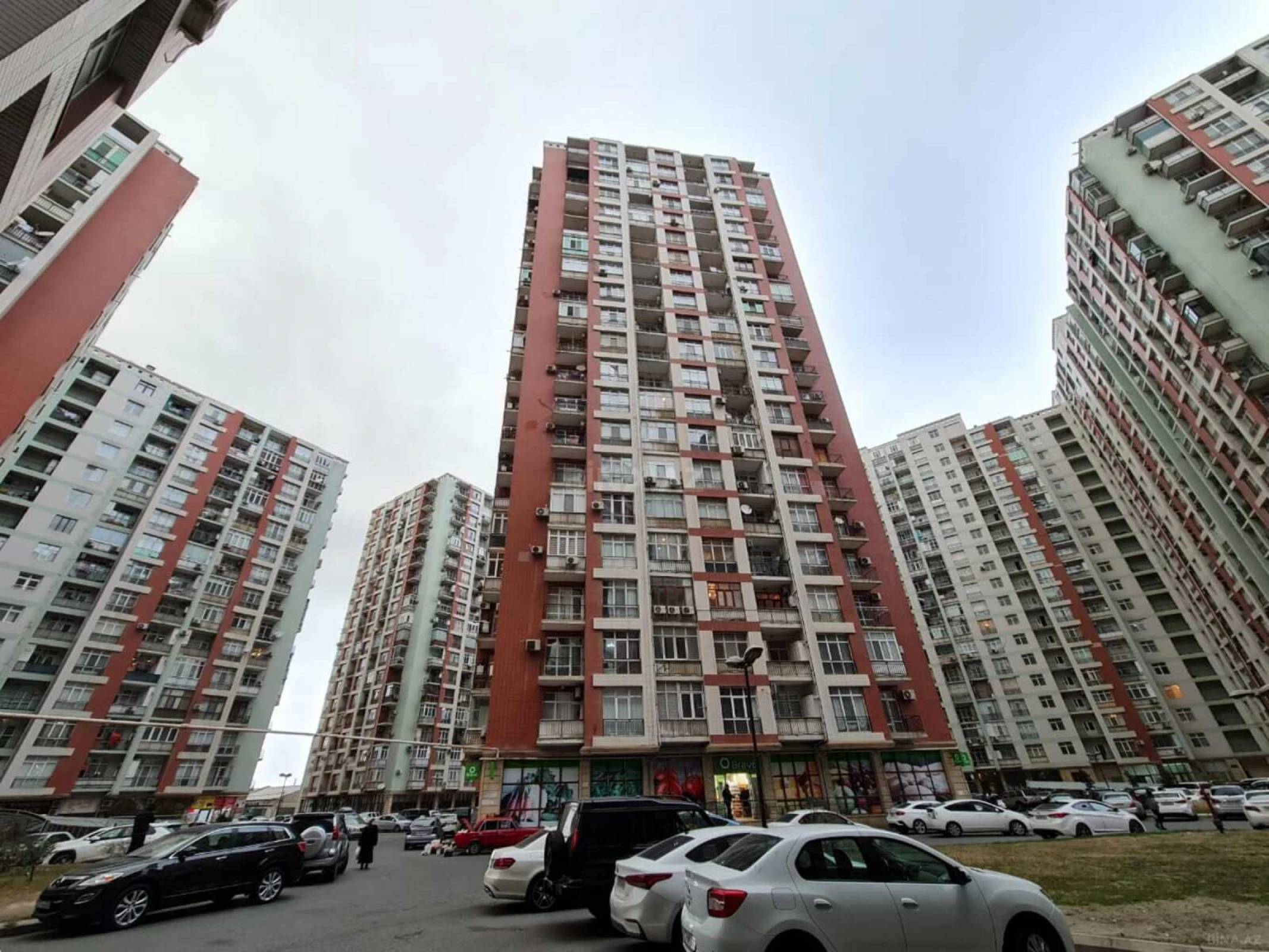 Kirayə verilir 2 otaqlı mənzil 120 m²