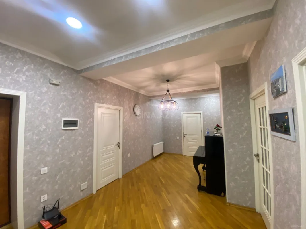 Kirayə verilir 2 otaqlı mənzil 120 m²