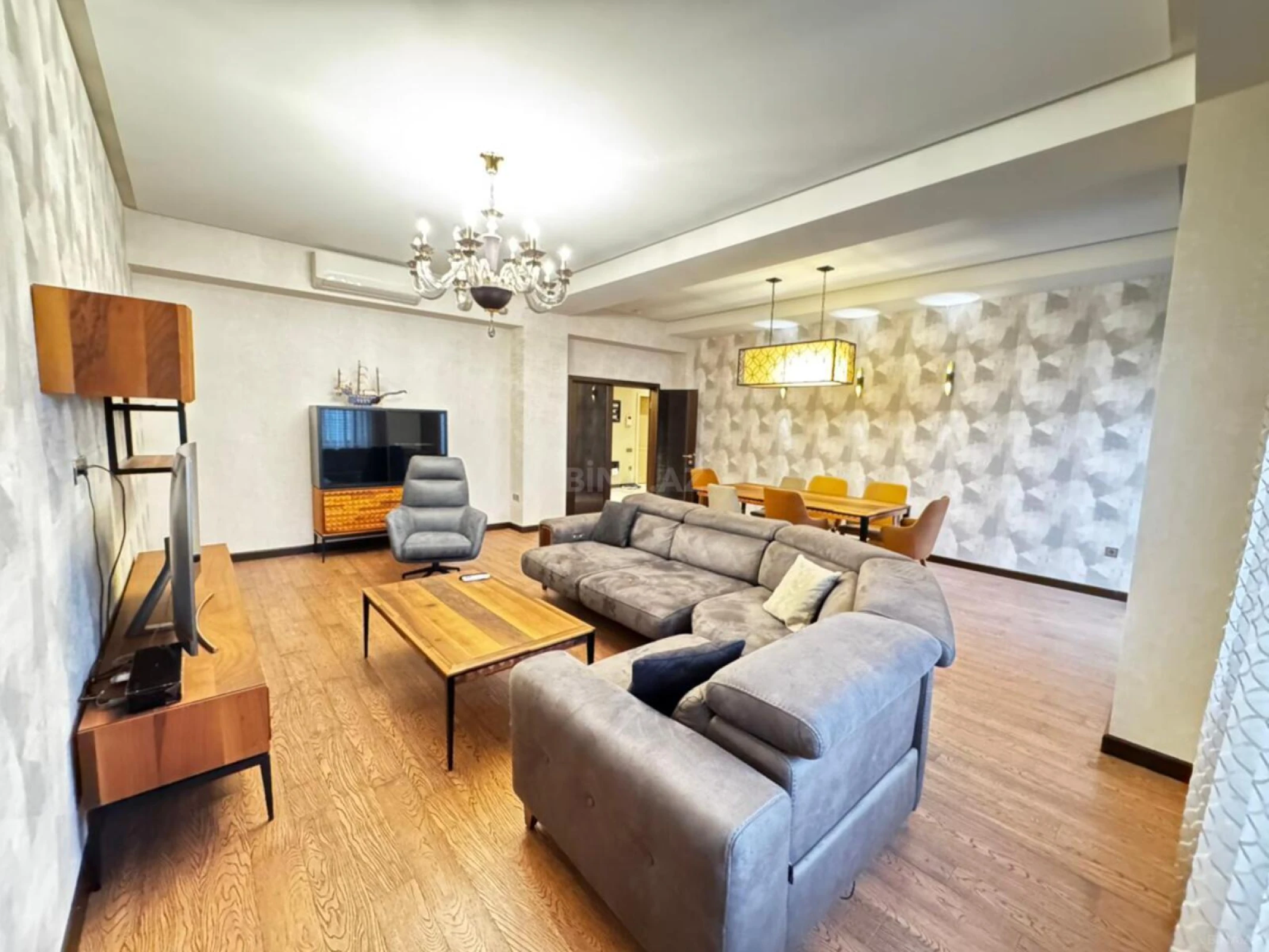 Kirayə verilir 3 otaqlı mənzil 165 m²