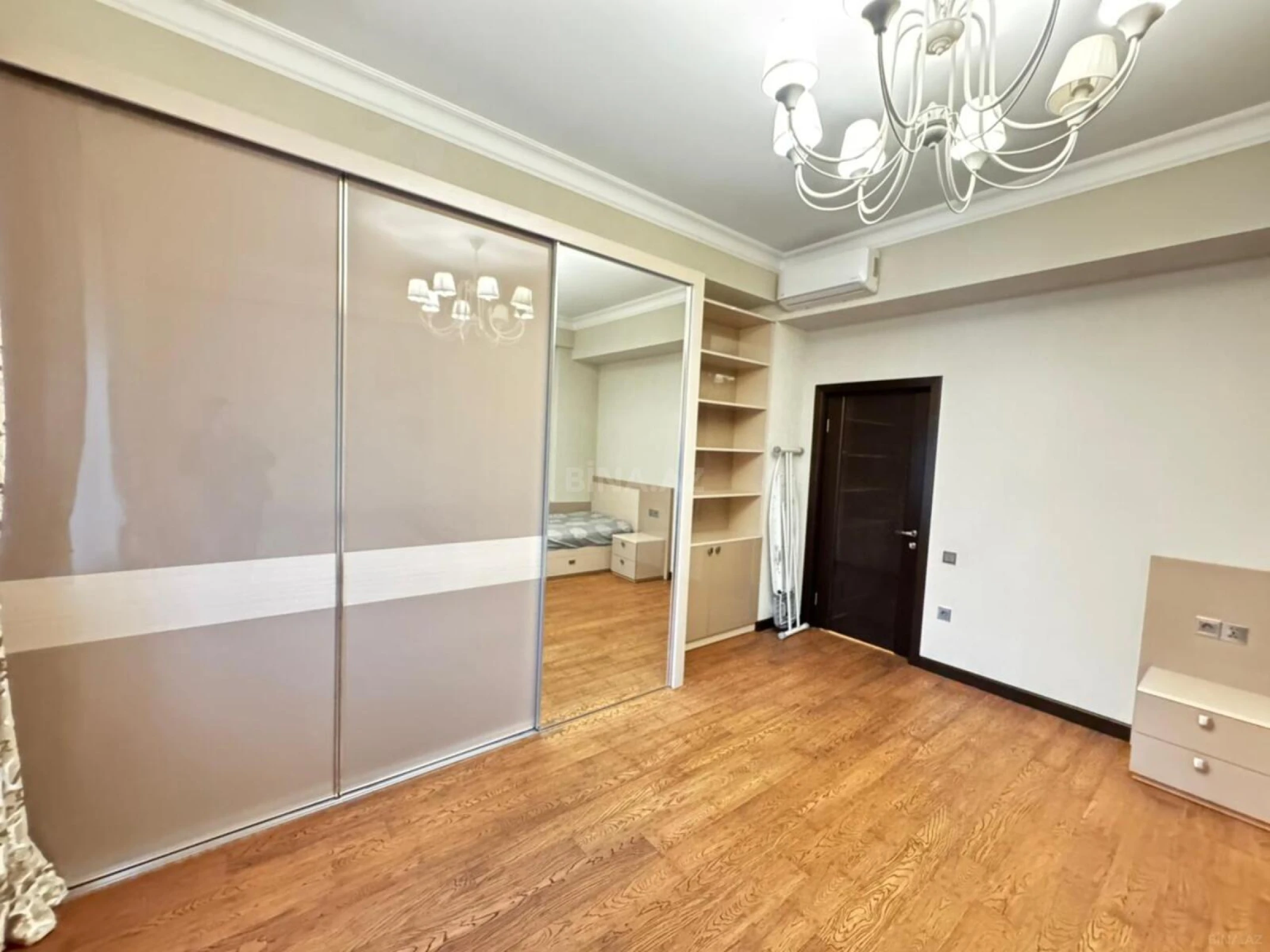 Kirayə verilir 3 otaqlı mənzil 165 m²