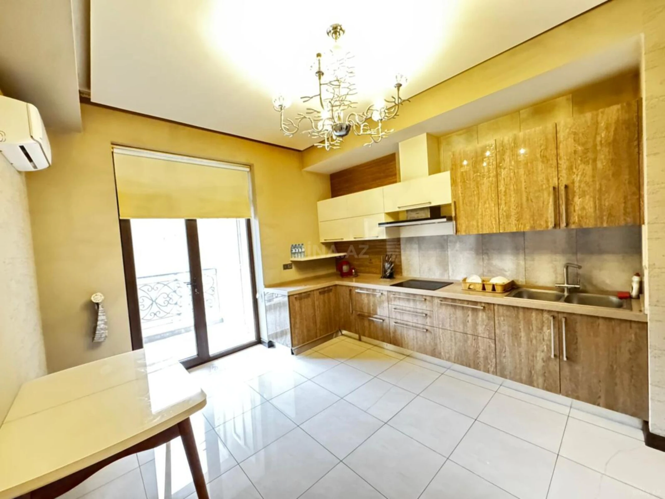 Kirayə verilir 3 otaqlı mənzil 165 m²