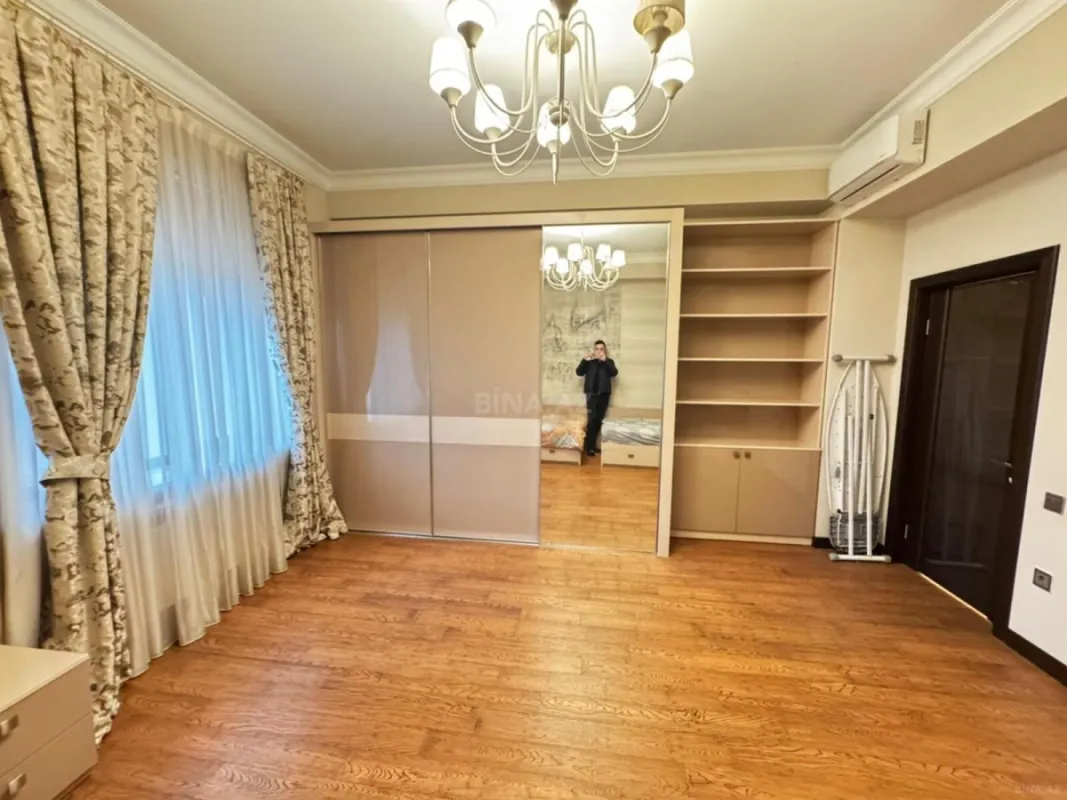 Kirayə verilir 3 otaqlı mənzil 165 m²