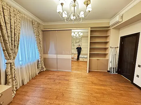 Kirayə verilir 3 otaqlı mənzil 165 m²