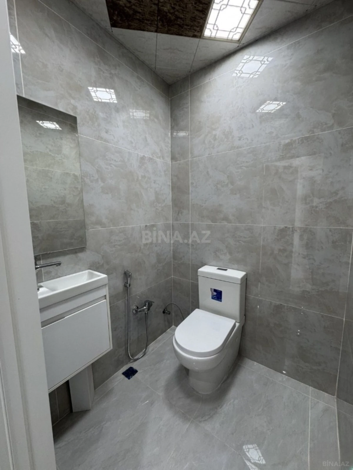 Satılır 4 otaqlı mənzil 112 m²
