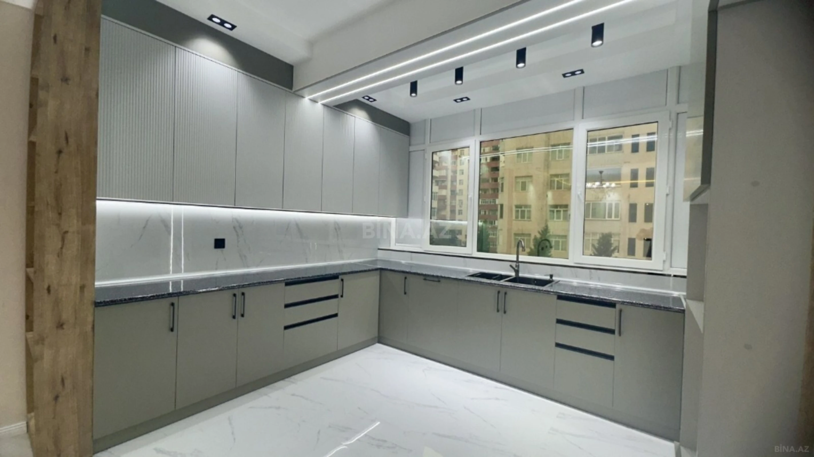 Satılır 4 otaqlı mənzil 112 m²