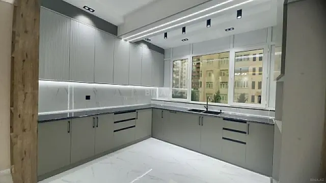 Satılır 4 otaqlı mənzil 112 m²