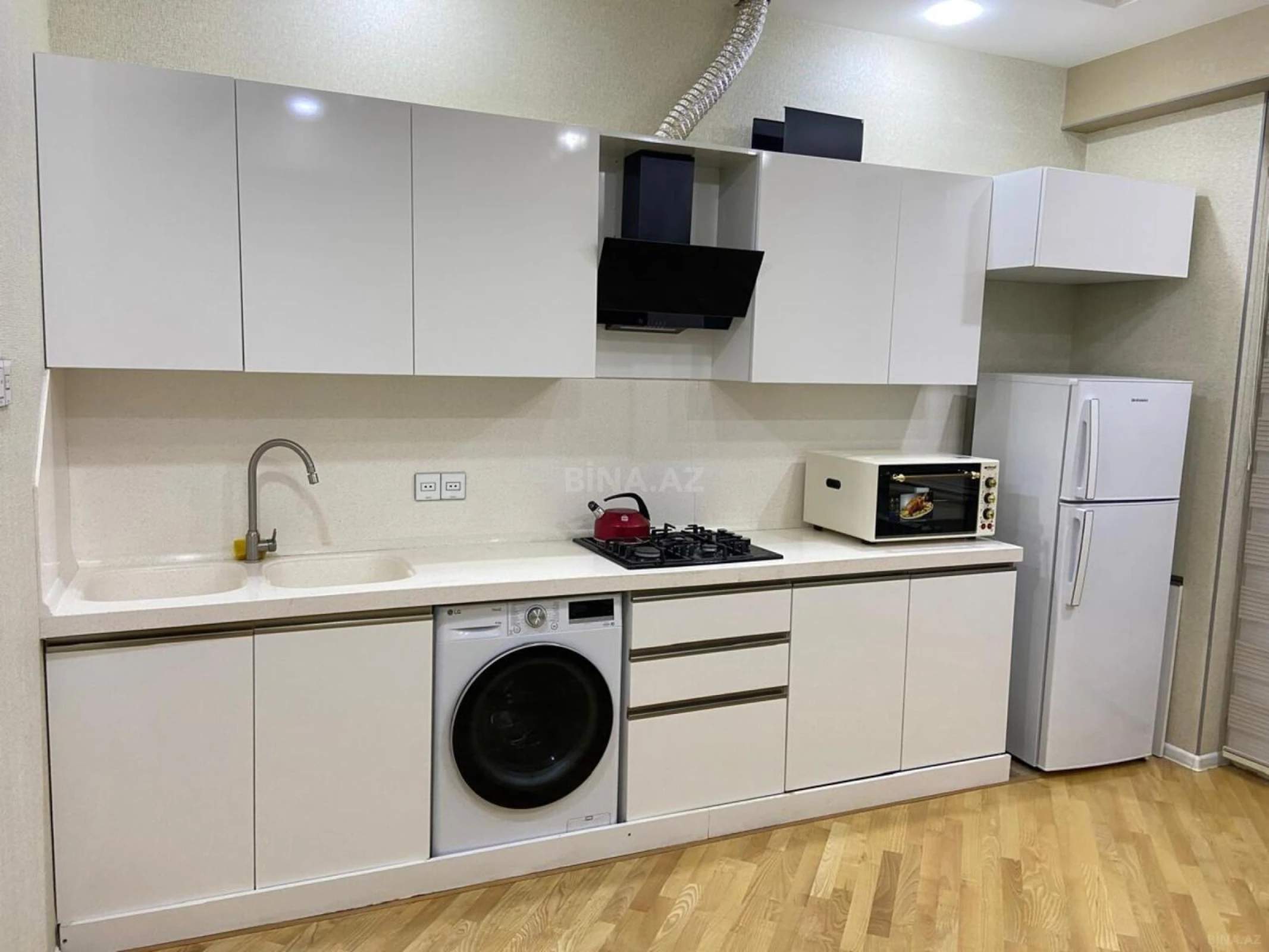 Kirayə verilir 3 otaqlı mənzil 156 m²