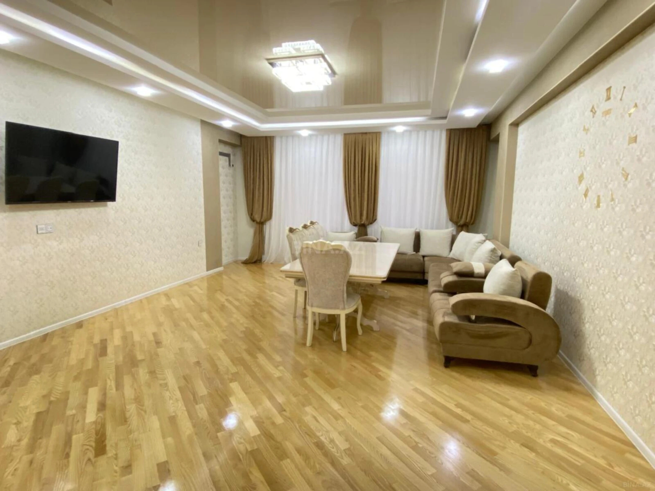 Kirayə verilir 3 otaqlı mənzil 156 m²